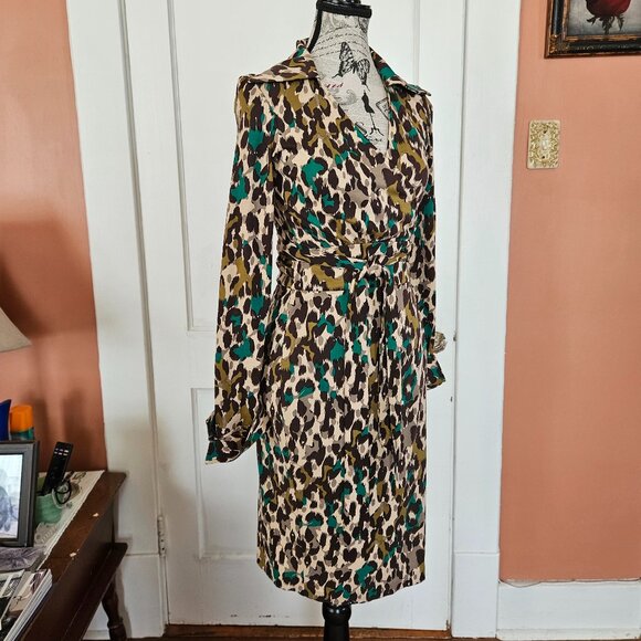 Vintage Diane Von Furstenberg Silk Animal Print Wrap Dress S-4 - Picture 2 of 10